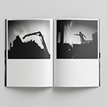 Double page du livre photo : Gwel. Avec deux photos en noir et blanc